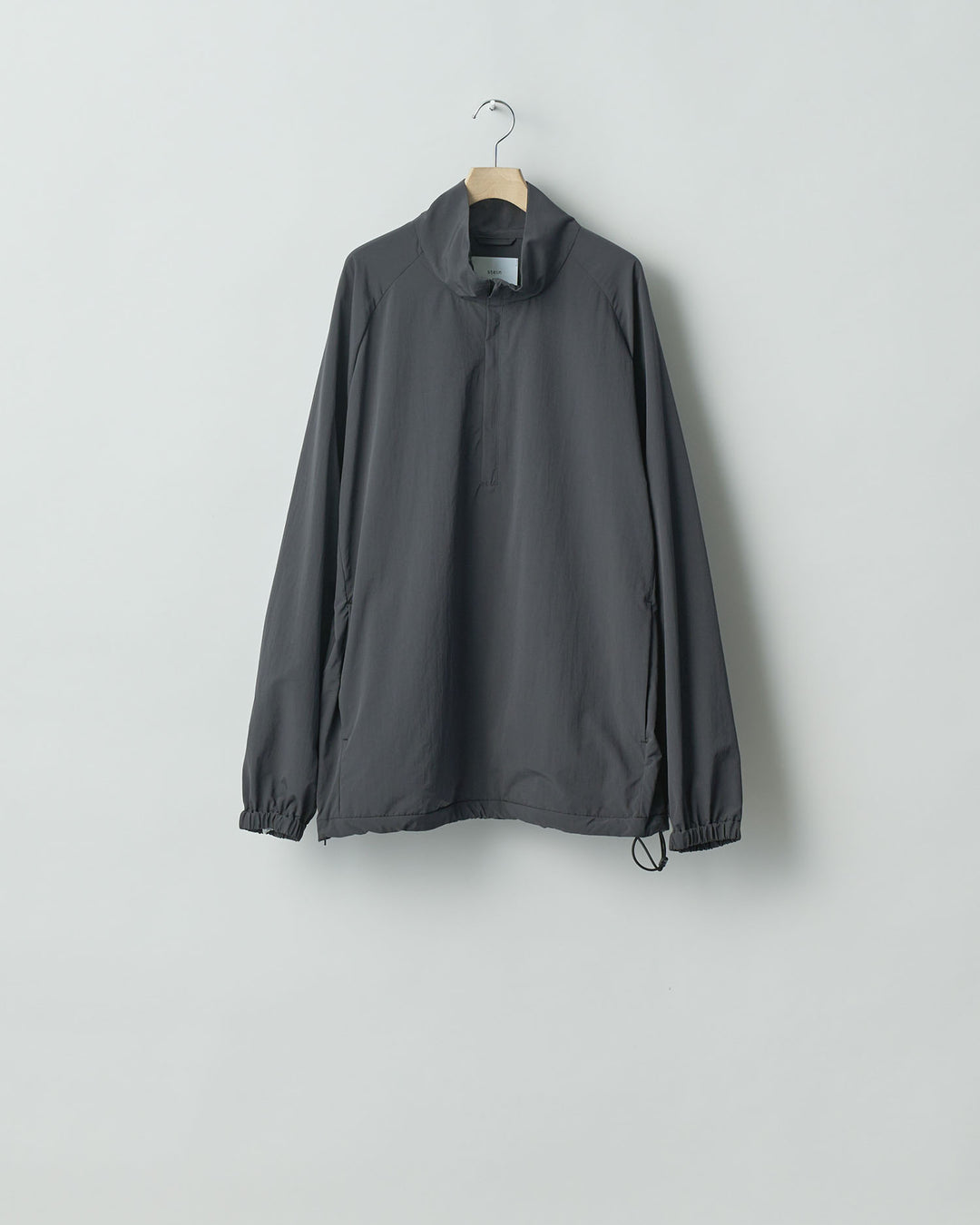 【stein】ssstein シュタインのWINDPROOF NYLON HALF ZIP PULLOVERのDARK GREY KHAKI 公式通販サイトsession福岡セレクトショップ