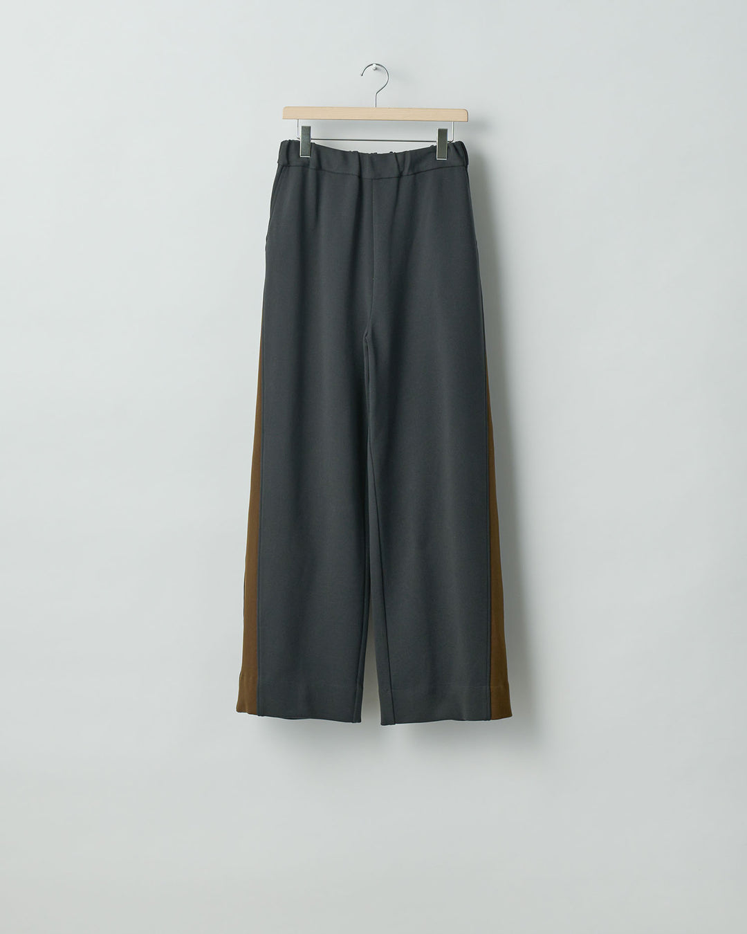 【stein】ssstein シュタインのCUPRO BICOLOR WIDE TRACK PANTSのCAMEL × CHARCOAL　 公式通販サイトsession福岡セレクトショップ