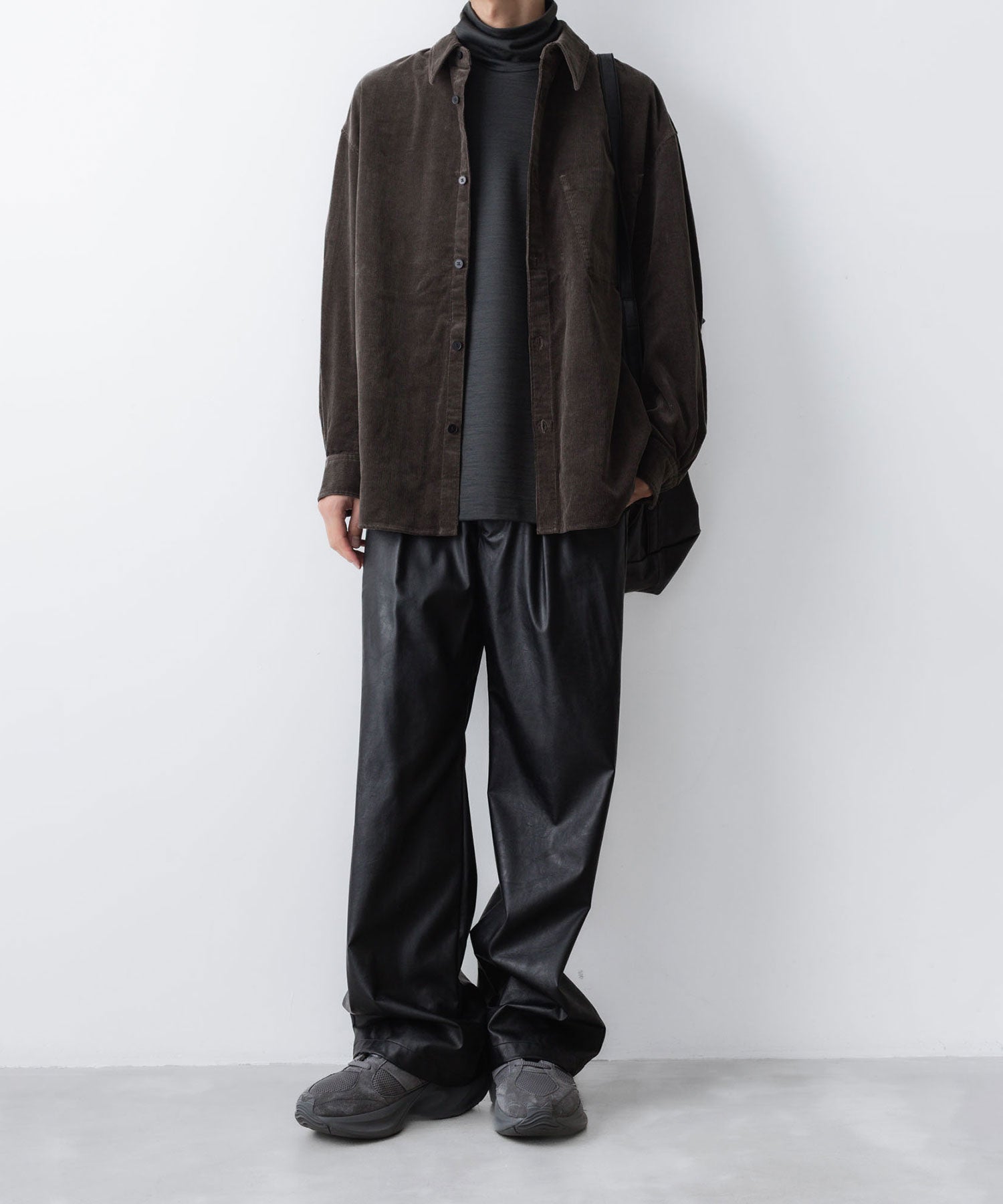 VEIN ヴェインのSYNTHETIC LEATHER 1TUCK TROUSERS - BLACKの公式通販サイトsession福岡セレクトショップ