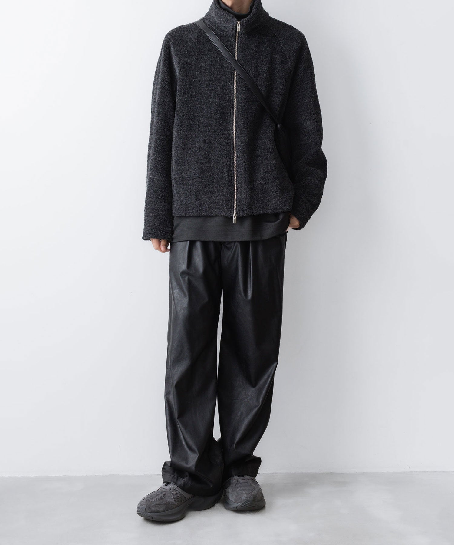 VEIN ヴェインのSYNTHETIC LEATHER 1TUCK TROUSERS - BLACKの公式通販サイトsession福岡セレクトショップ