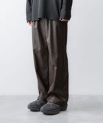 画像をギャラリービューアに読み込む, VEIN ヴェインのSYNTHETIC LEATHER 1TUCK TROUSERS - BROWNの公式通販サイトsession福岡セレクトショップ

