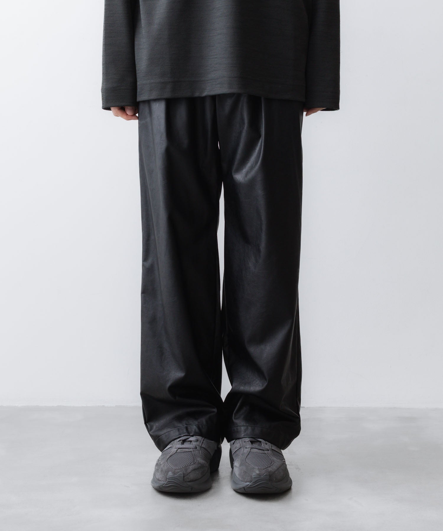 VEIN ヴェインのSYNTHETIC LEATHER 1TUCK TROUSERS - BLACKの公式通販サイトsession福岡セレクトショップ