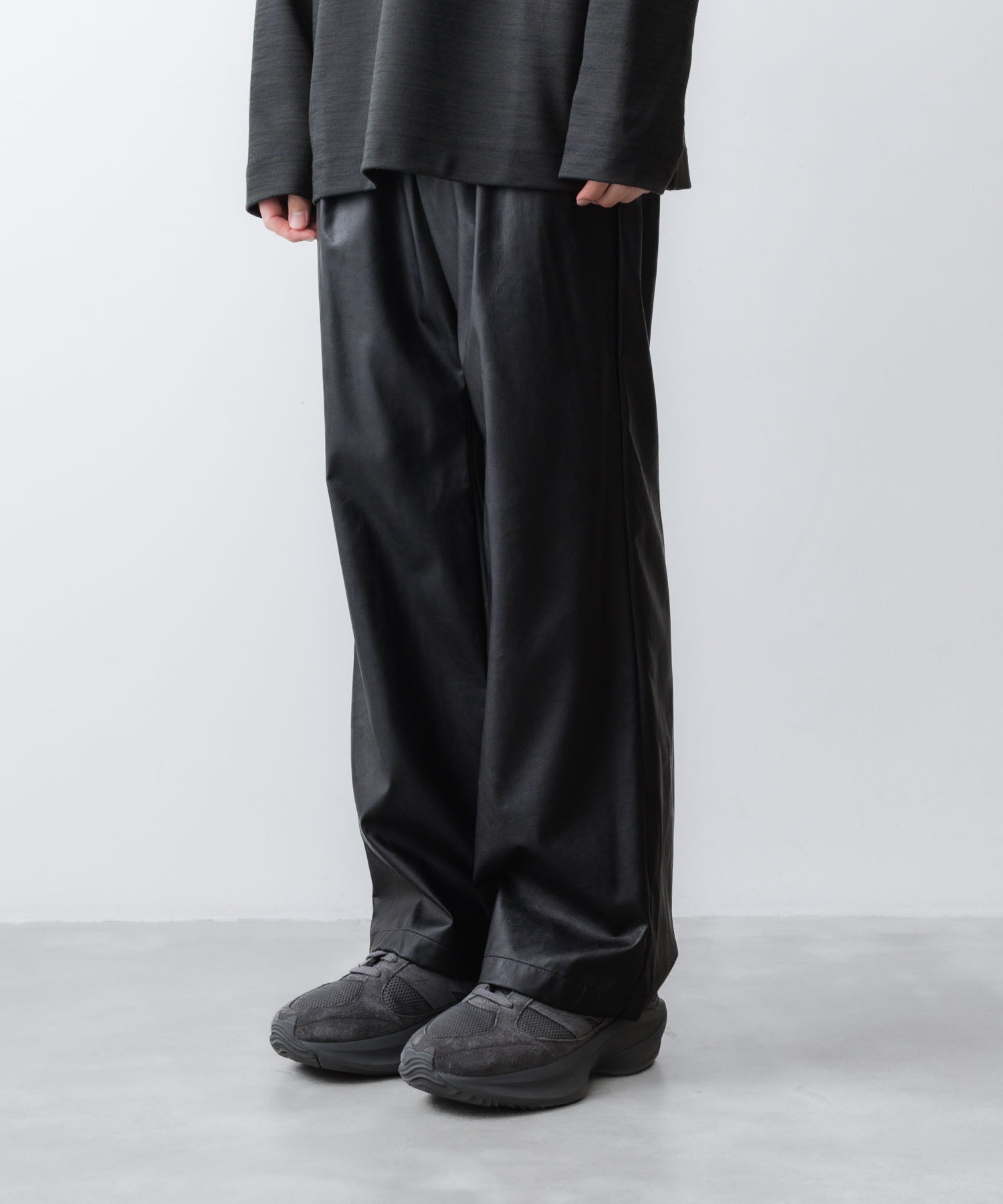 VEIN ヴェインのSYNTHETIC LEATHER 1TUCK TROUSERS - BLACKの公式通販サイトsession福岡セレクトショップ
