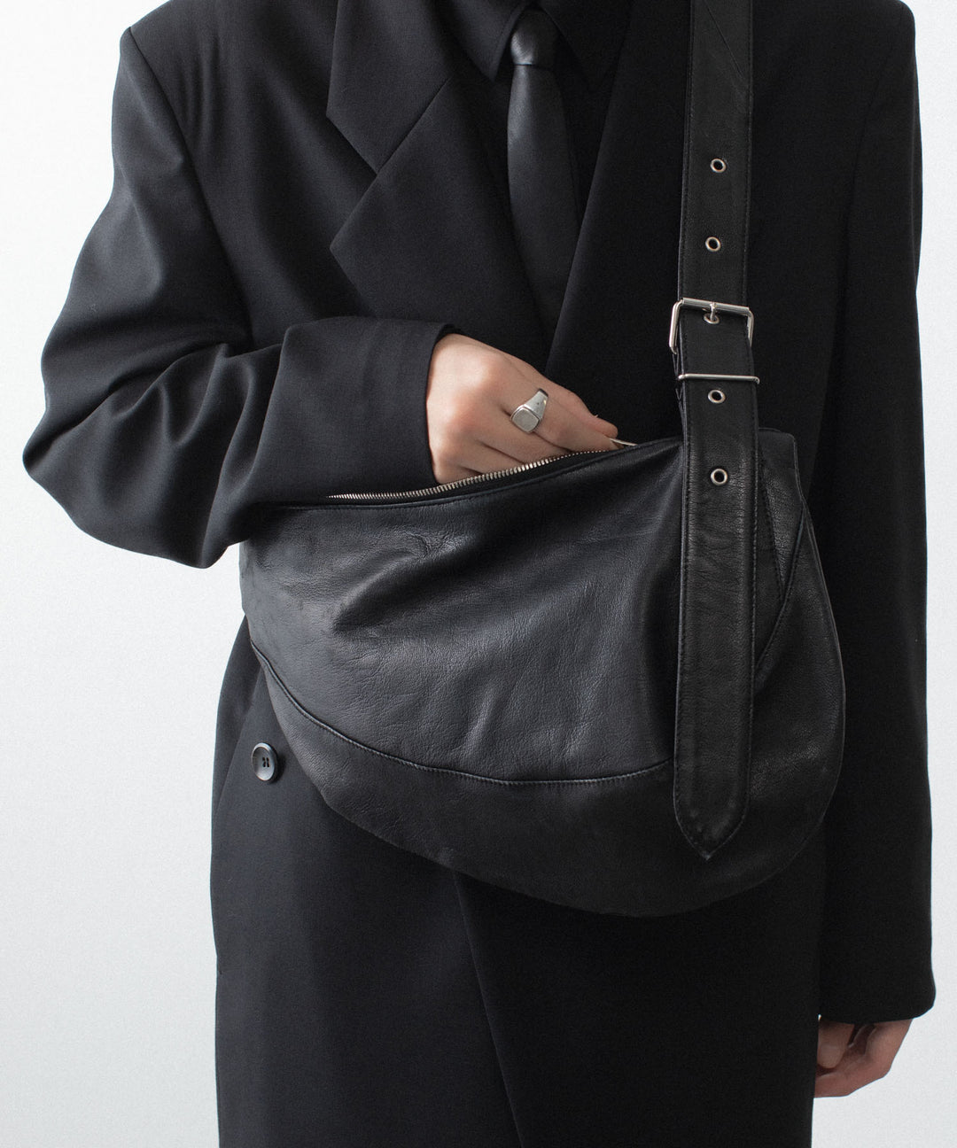 VEIN ヴェインのGOAT LEATHER SHOULDER BAG - BLACKの公式通販サイトsession福岡セレクトショップ