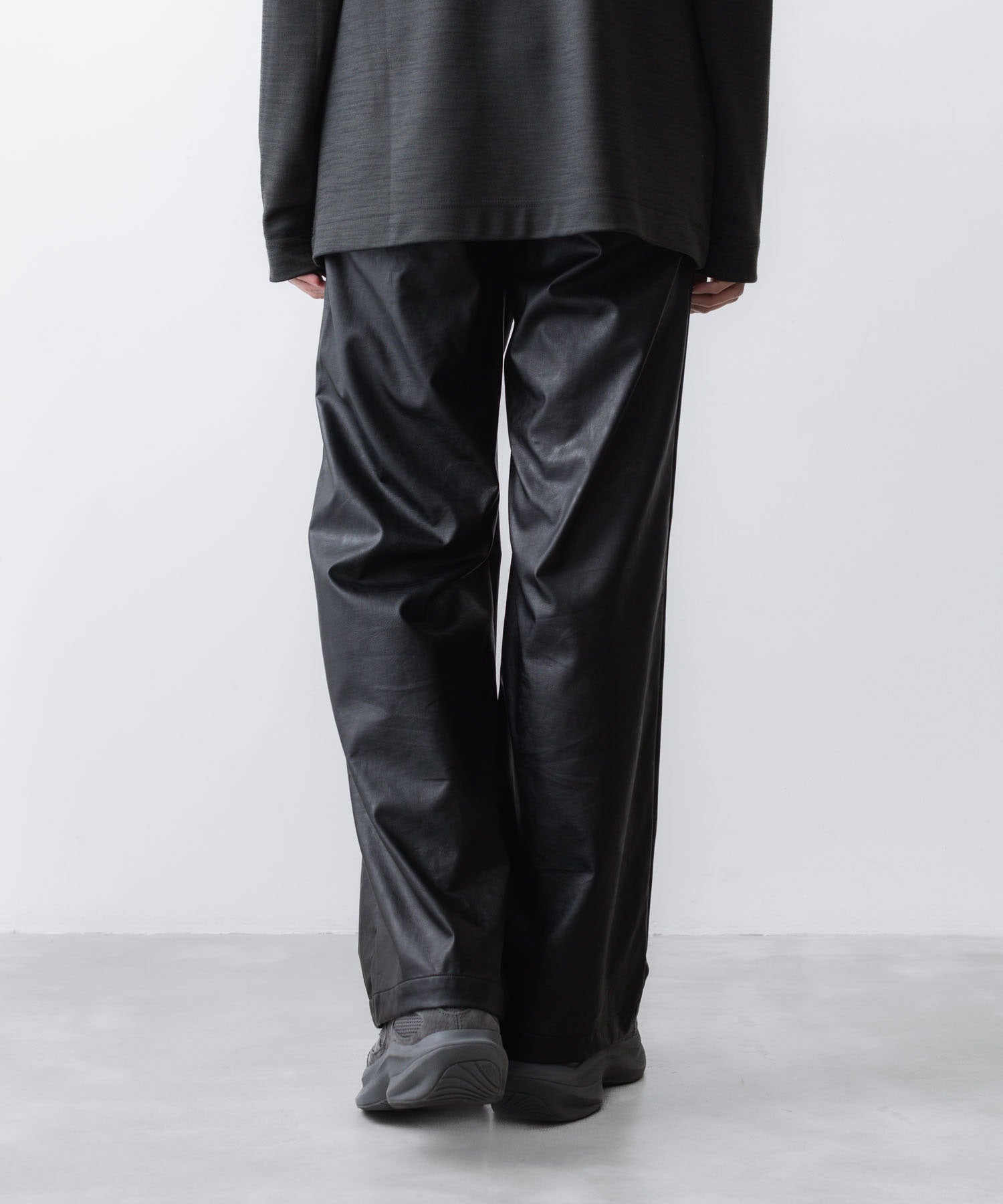 VEIN ヴェインのSYNTHETIC LEATHER 1TUCK TROUSERS - BLACKの公式通販サイトsession福岡セレクトショップ