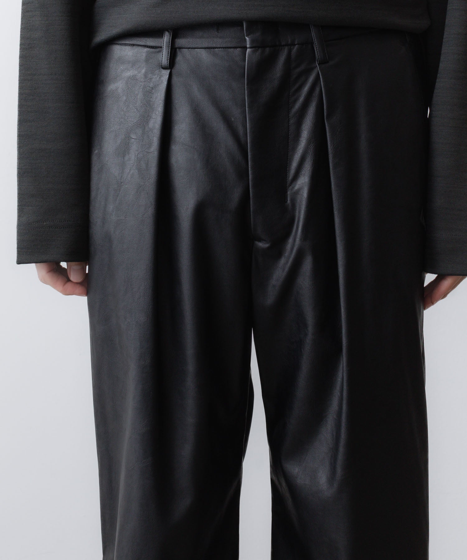 VEIN ヴェインのSYNTHETIC LEATHER 1TUCK TROUSERS - BLACKの公式通販サイトsession福岡セレクトショップ