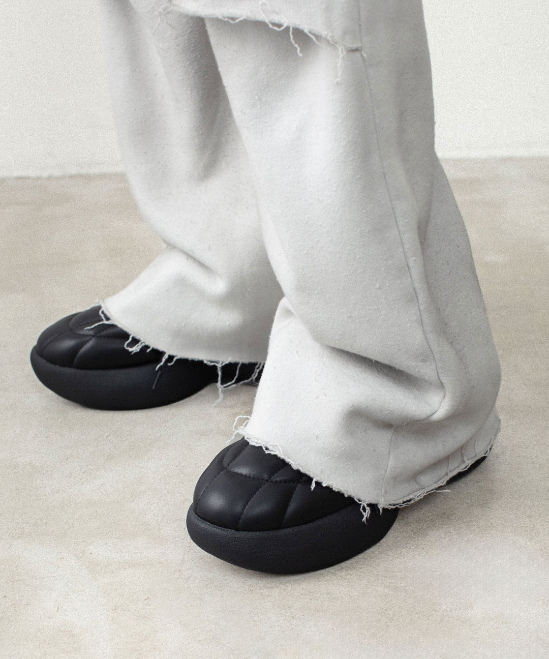 VEIN ヴェインのBRUSHED TERRY CUTOFF BAGGY TROUSERS - OFF WHITEの公式通販サイトsession福岡セレクトショップ