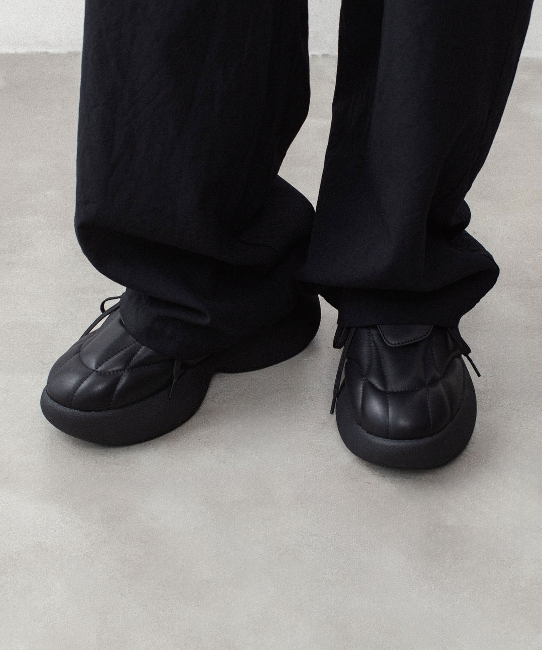 VEIN ヴェインのCOW LEATHER PUFFER CLEAT TRAINER - BLACKの公式通販サイトsession福岡セレクトショップ