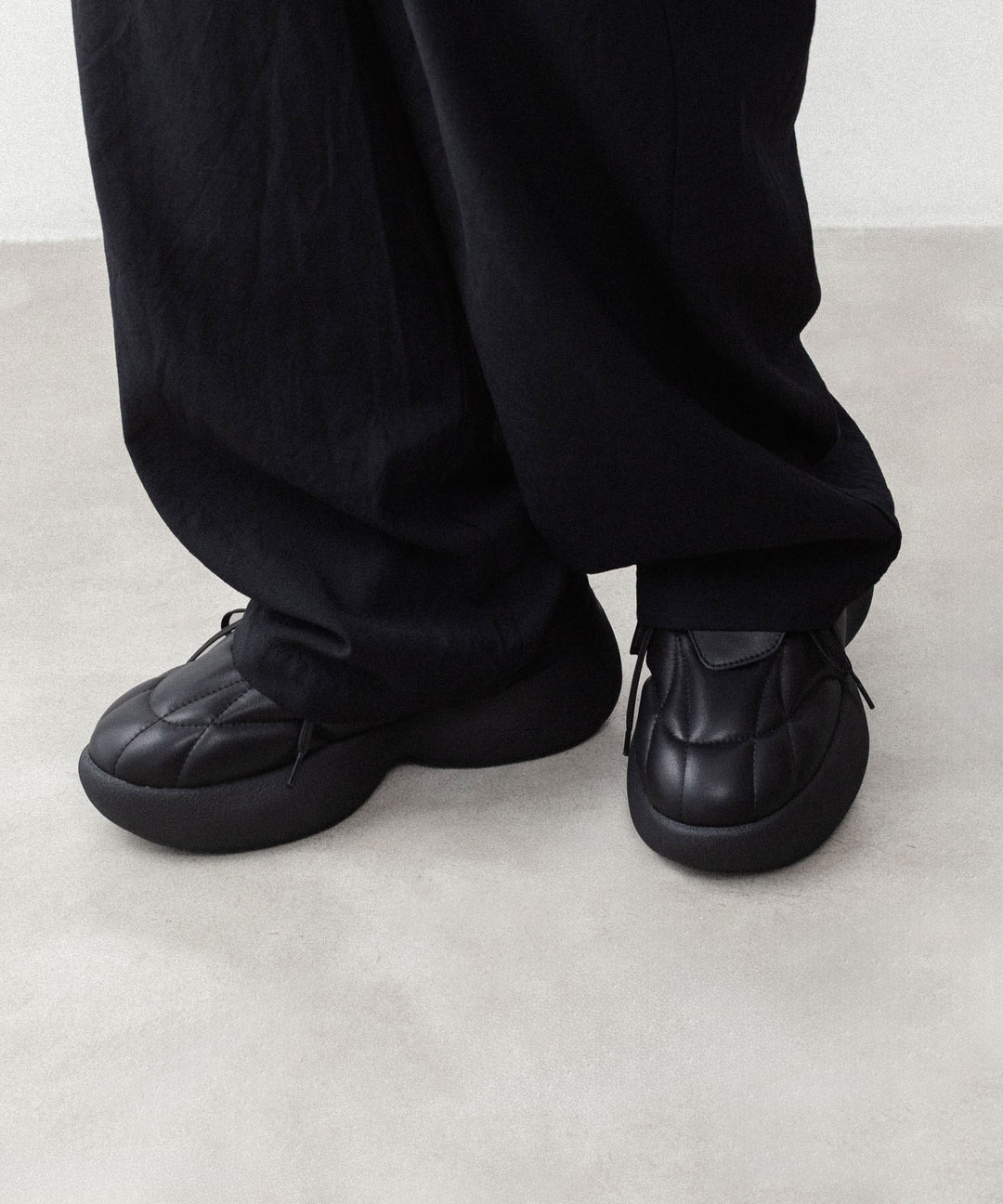 VEIN ヴェインのCOW LEATHER PUFFER CLEAT TRAINER - BLACKの公式通販サイトsession福岡セレクトショップ