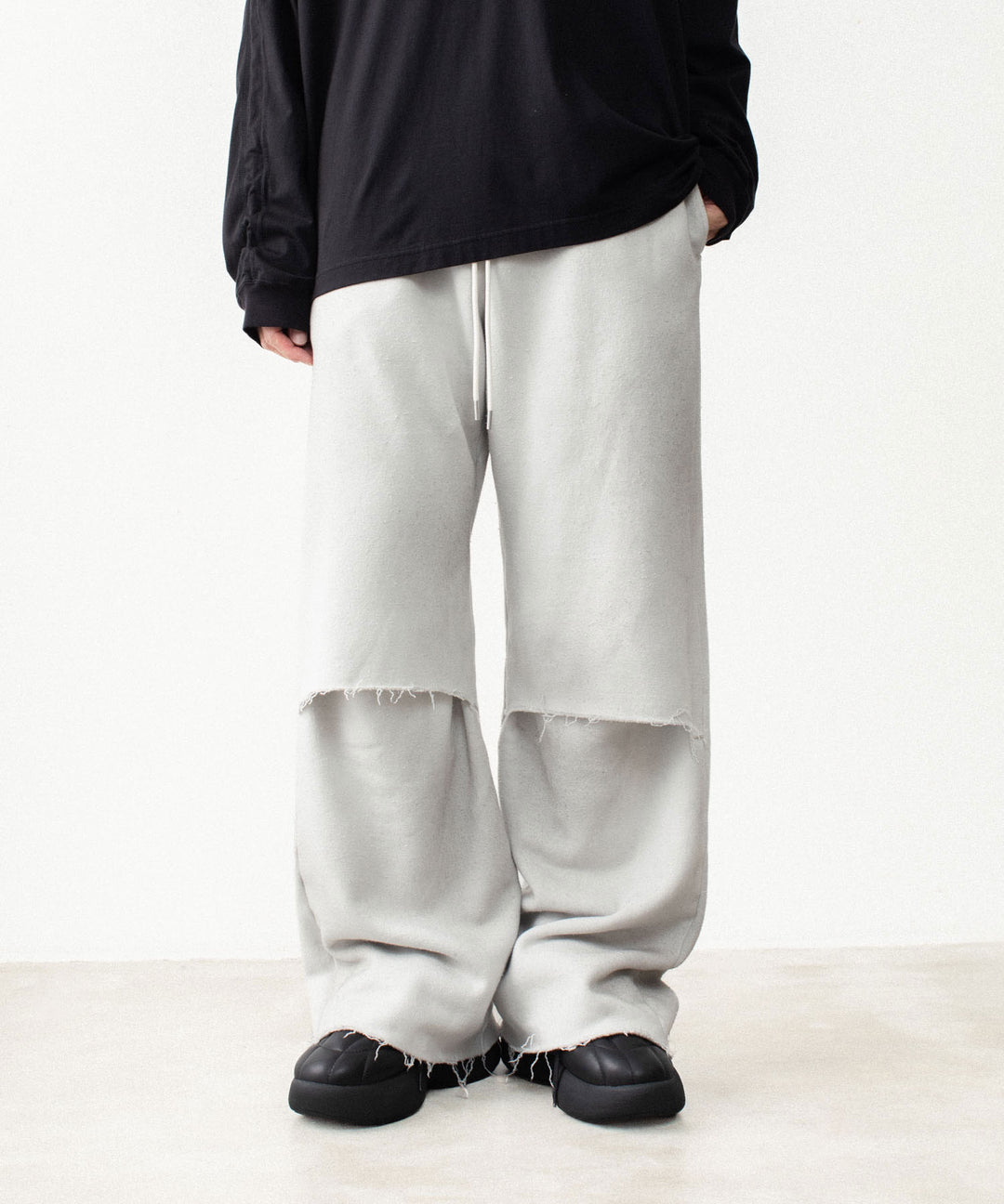 VEIN ヴェインのBRUSHED TERRY CUTOFF BAGGY TROUSERS - OFF WHITEの公式通販サイトsession福岡セレクトショップ