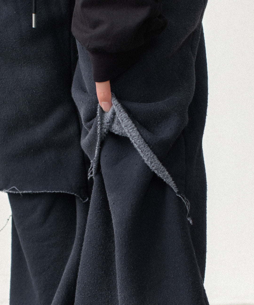 VEIN ヴェインのBRUSHED TERRY CUTOFF BAGGY TROUSERS - BLACKの公式通販サイトsession福岡セレクトショップ
