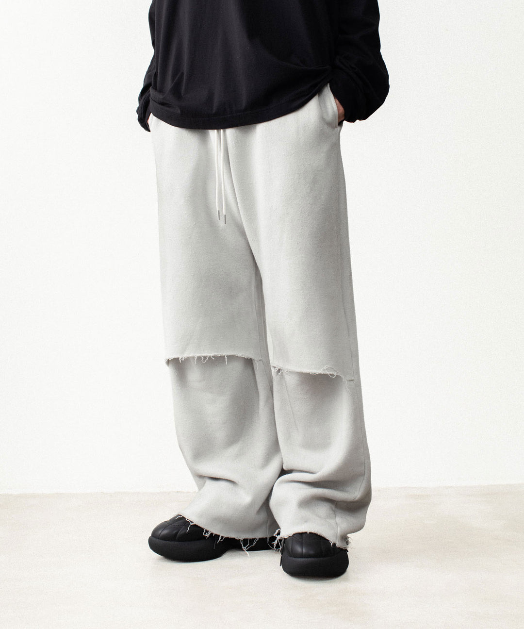 VEIN ヴェインのBRUSHED TERRY CUTOFF BAGGY TROUSERS - OFF WHITEの公式通販サイトsession福岡セレクトショップ