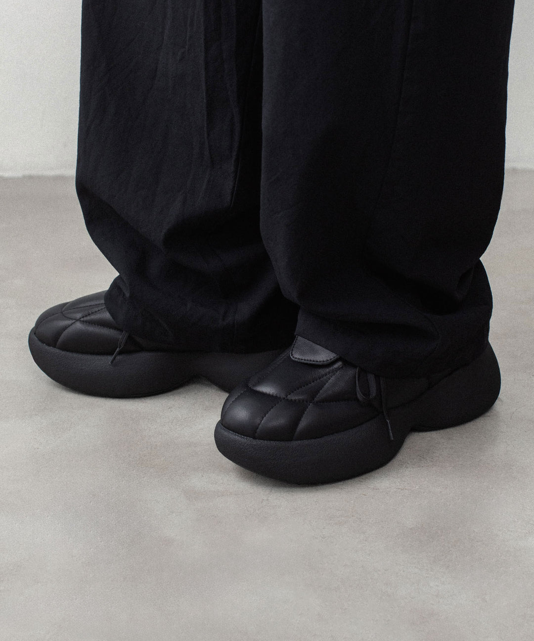 VEIN ヴェインのCOW LEATHER PUFFER CLEAT TRAINER - BLACKの公式通販サイトsession福岡セレクトショップ