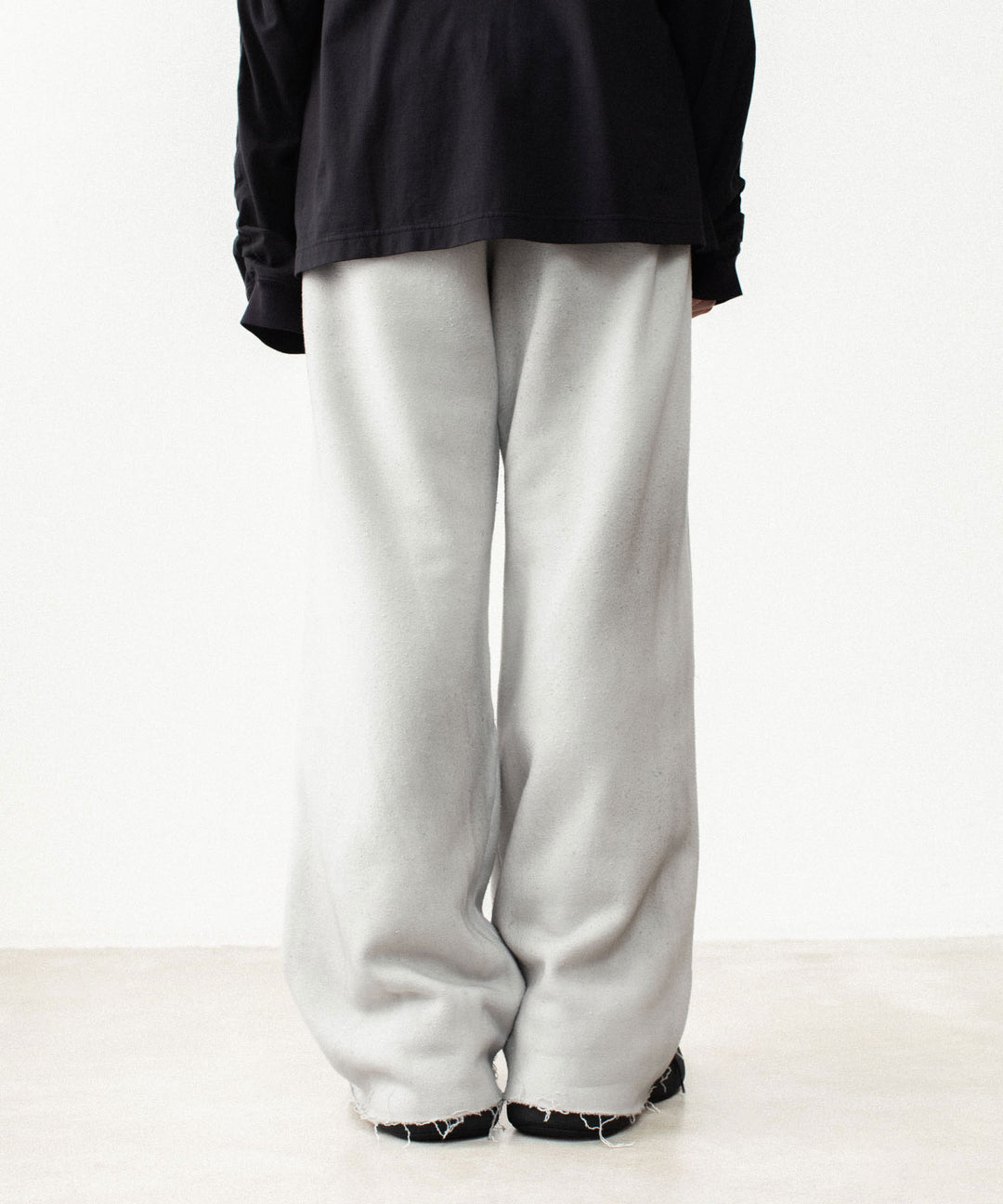 VEIN ヴェインのBRUSHED TERRY CUTOFF BAGGY TROUSERS - OFF WHITEの公式通販サイトsession福岡セレクトショップ