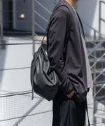 画像をギャラリービューアに読み込む, ATTACHMENT アタッチメントのSYNTHETIC LEATHER BUCKET BAG - GRAYの公式通販サイトsession福岡セレクトショップ
