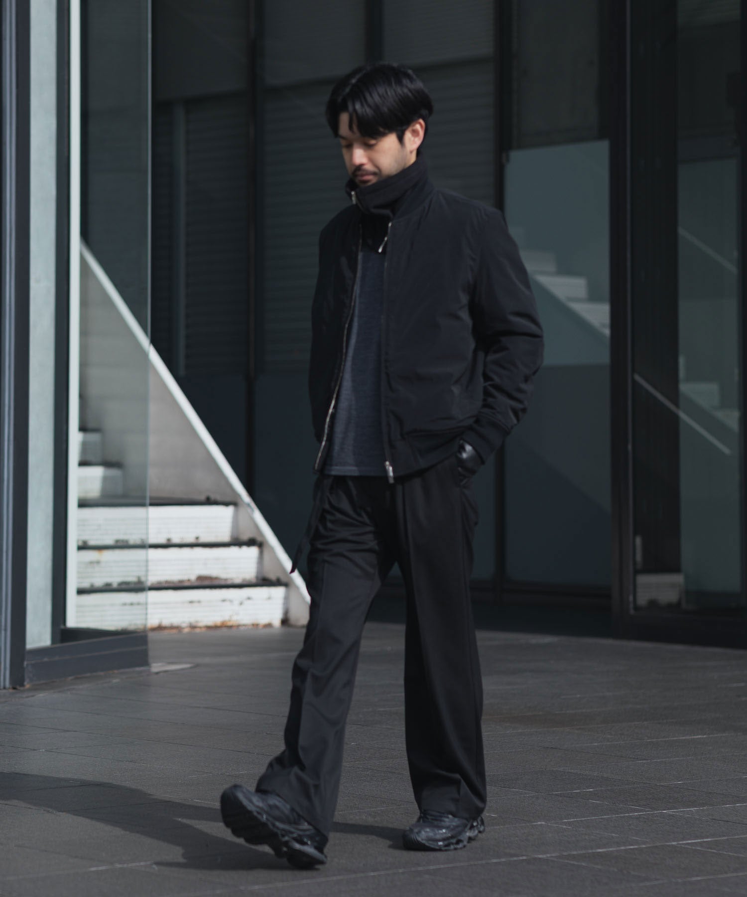 【 ATTACHMENT / EXCLUSIVE ITEM 】WO/PE STRECH GABARDINE BELTED TROUSERS - BLACK
