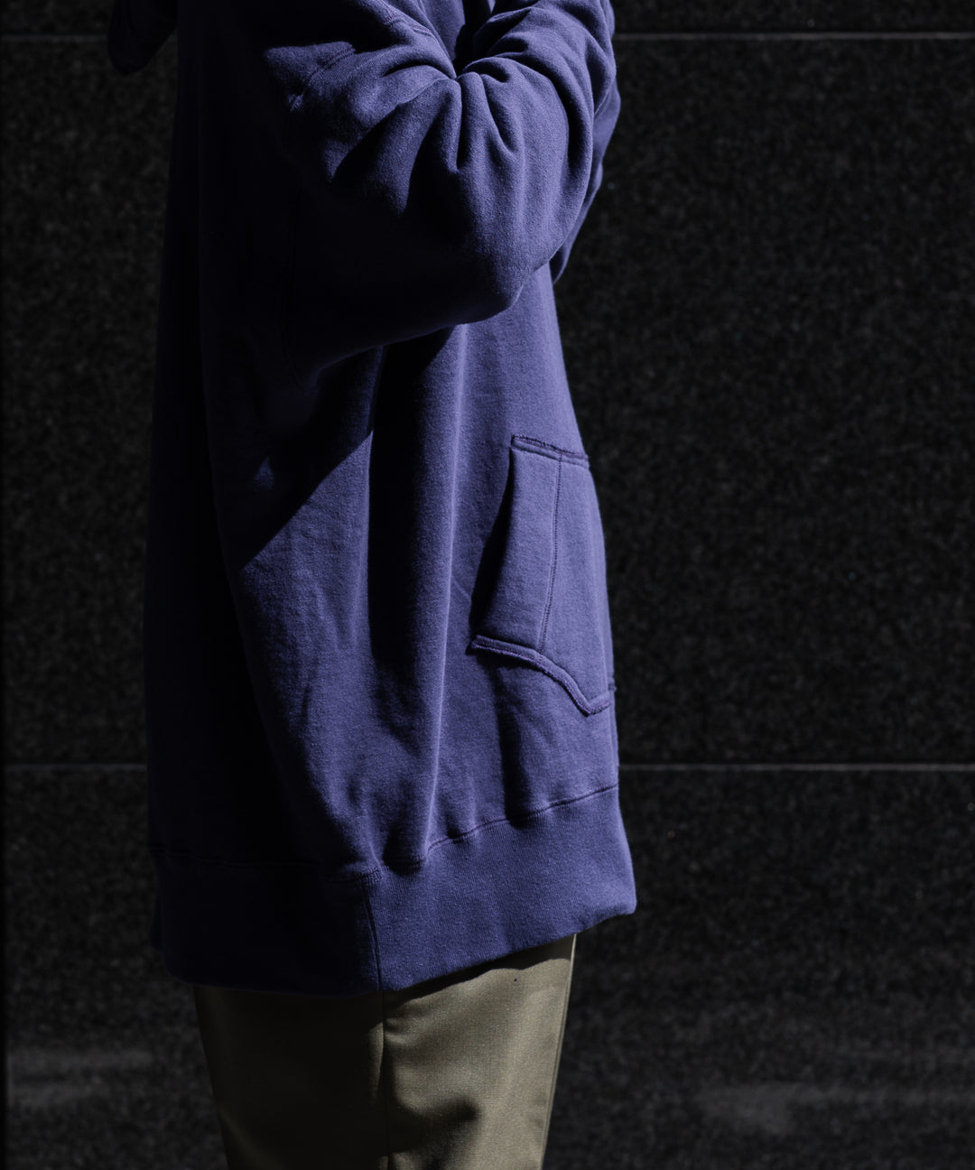 INTERIM(インテリム)の22AWコレクションのHYPER BIG LOOP WHEEL SIDE SEAMLESS AFTER HOODED SWEAT PARKAのNASU