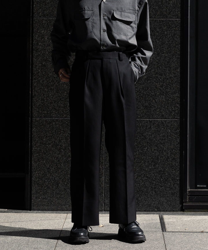 INTERIM(インテリム)の22AWコレクションのPURE BLACK WOOL GABERDINE 1-TUCK BAGGY SLACKSのBLACK