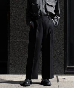 INTERIM(インテリム)の22AWコレクションのPURE BLACK WOOL GABERDINE 1-TUCK BAGGY SLACKSのBLACK