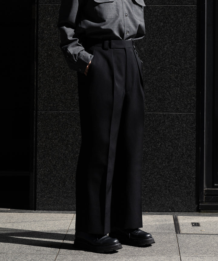 INTERIM(インテリム)の22AWコレクションのPURE BLACK WOOL GABERDINE 1-TUCK BAGGY SLACKSのBLACK