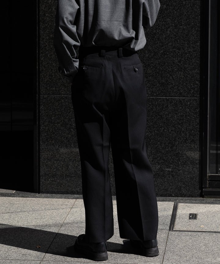 INTERIM(インテリム)の22AWコレクションのPURE BLACK WOOL GABERDINE 1-TUCK BAGGY SLACKSのBLACK