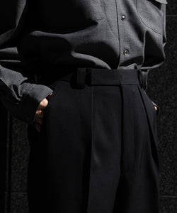 INTERIM(インテリム)の22AWコレクションのPURE BLACK WOOL GABERDINE 1-TUCK BAGGY SLACKSのBLACK