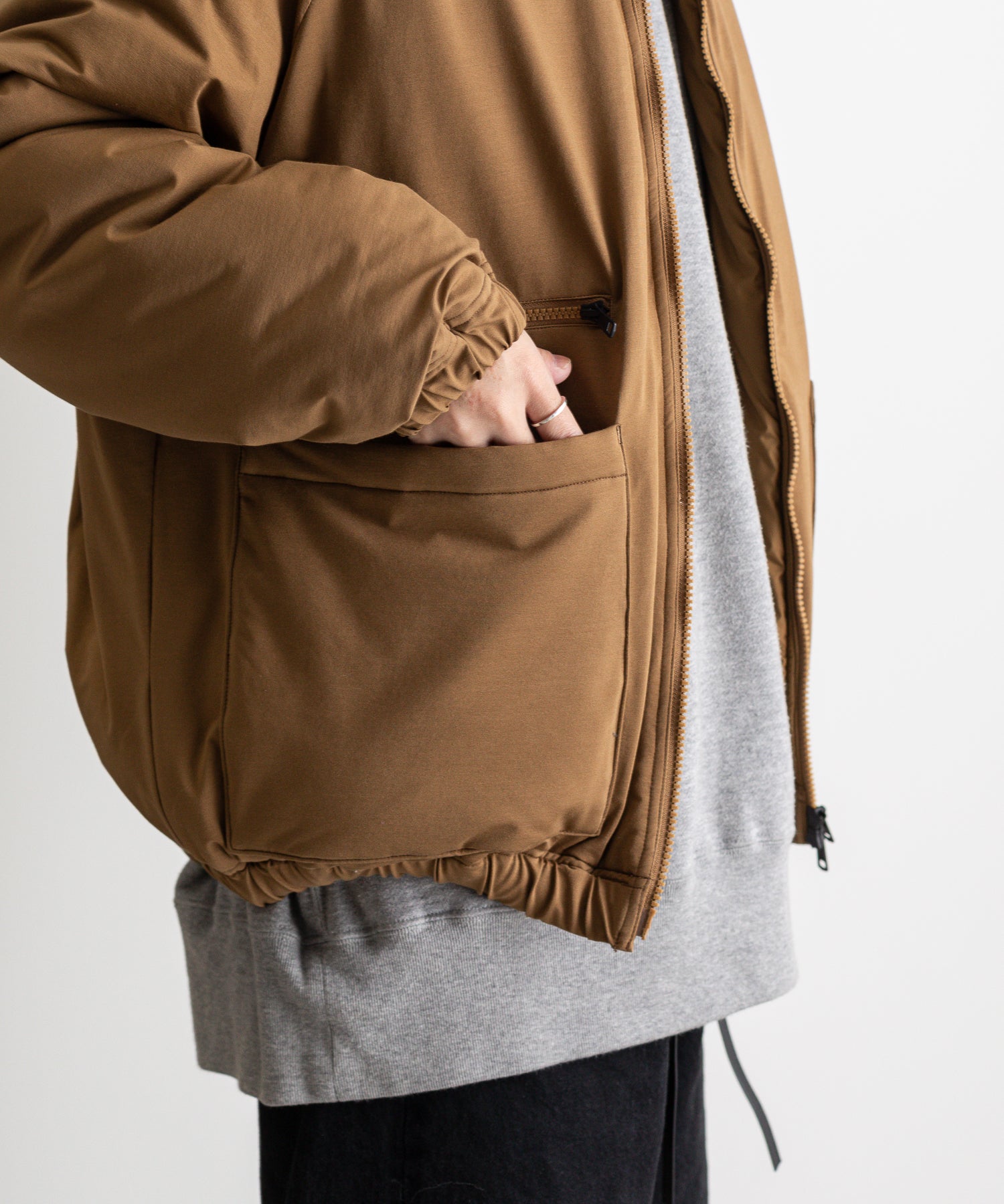 KANEMASA(カネマサ)の22AWコレクションのTYPEWRITER KNIT PCU BLOUSONのCOYOTE