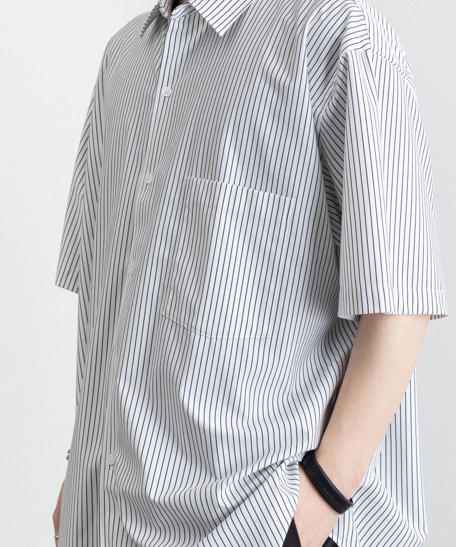 KANEMASA(カネマサ)の23SSコレクションのPENCIL STRIPE DRESS JERSEY SHORT SLEEVE SHIRTのWHITE×NAVY