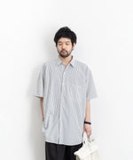 画像をギャラリービューアに読み込む, KANEMASA(カネマサ)の23SSコレクションのPENCIL STRIPE DRESS JERSEY SHORT SLEEVE SHIRTのWHITE×NAVY
