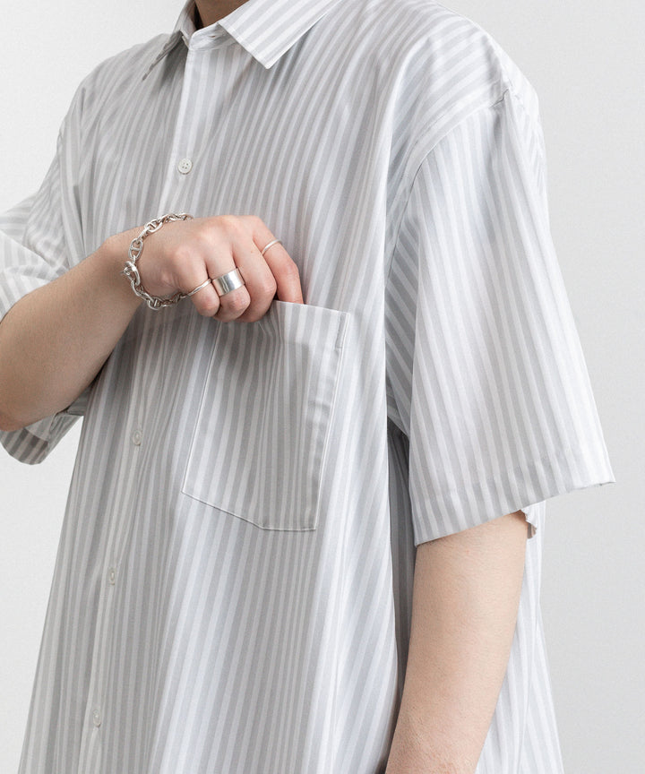 KANEMASA(カネマサ)の23SSコレクションのLONDON STRIPE DRESS JERSEY SHORT SLEEVE SHIRTのLIGHT GRAY×WHITE