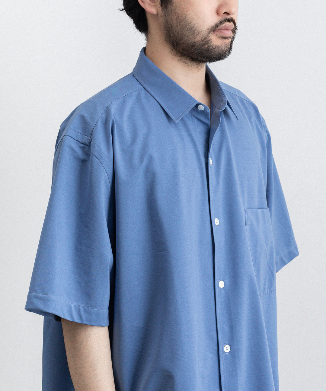 KANEMASA(カネマサ)の23SSコレクションのROYAL OX DRESS JERSEY SHORT SLEEVE SHIRTのULTRA MARINE