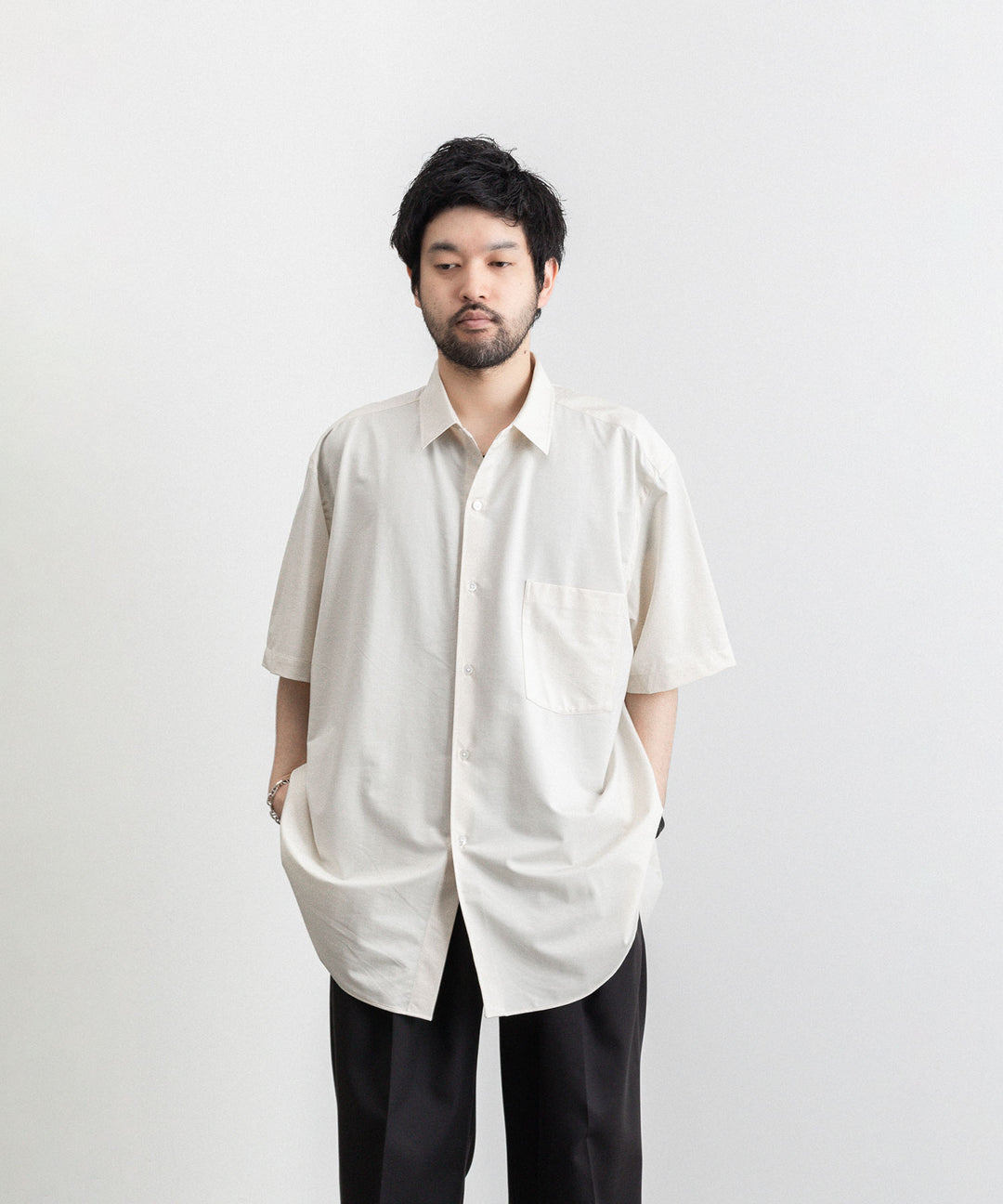 KANEMASA(カネマサ)の23SSコレクションのROYAL OX DRESS JERSEY SHORT SLEEVE SHIRTのECRU