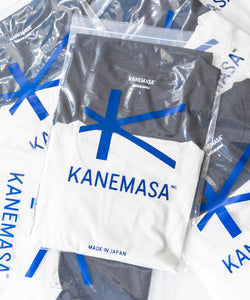 KANEMASA(カネマサ)の23SSコレクションのCOTTON THIN PACK TEE の WHITE×BLACK