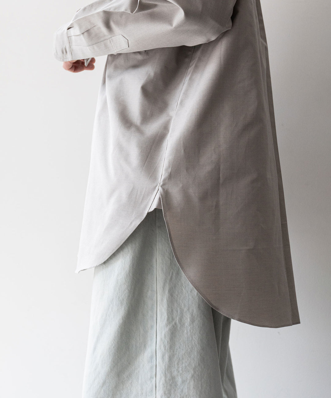【INTÉRIM】インテリムのHYPER BIG COTTON SILK LATTICE STAND COLLAR SHIRT - BEIGE