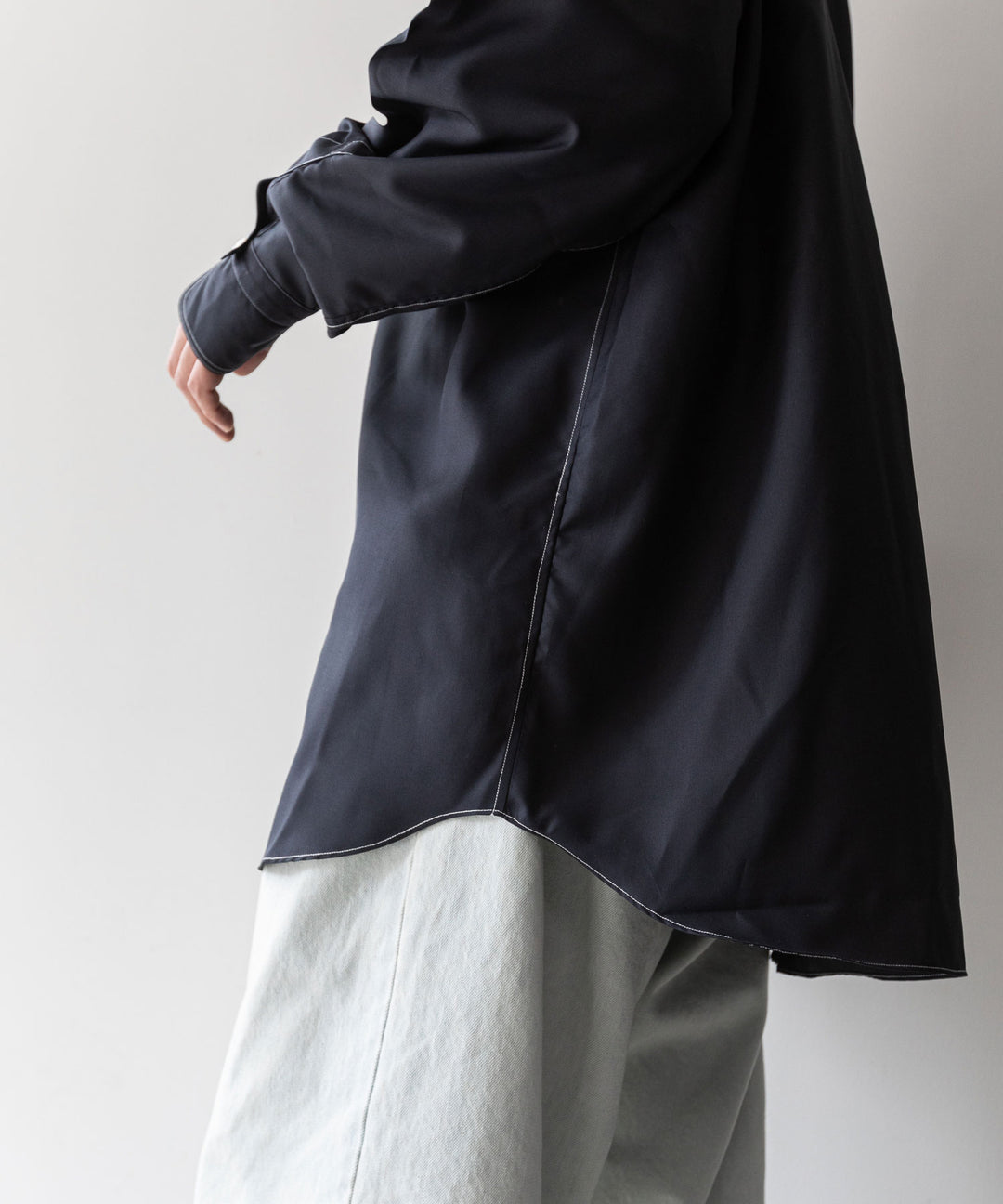 【INTÉRIM】インテリムのHYPER BIG HI-COUNT SILK GATHER SHIRT - BLACK
