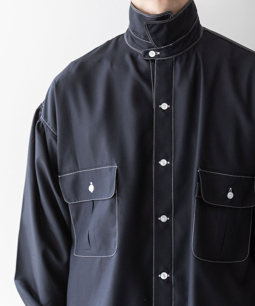 【INTÉRIM】インテリムのHYPER BIG HI-COUNT SILK GATHER SHIRT - BLACK
