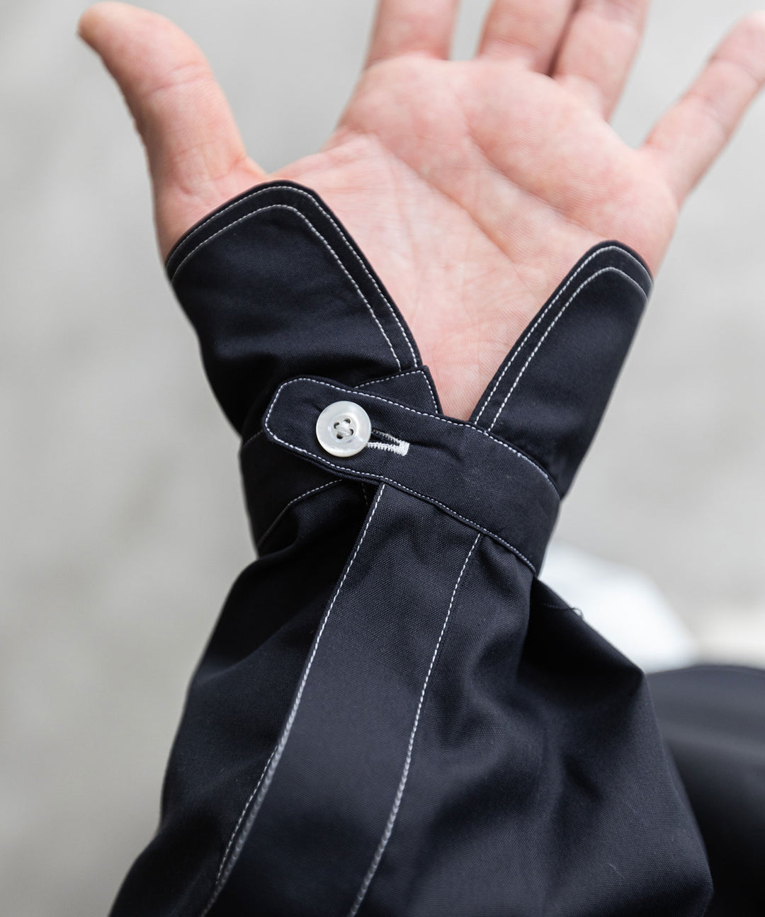 【INTÉRIM】インテリムのHYPER BIG HI-COUNT SILK GATHER SHIRT - BLACK