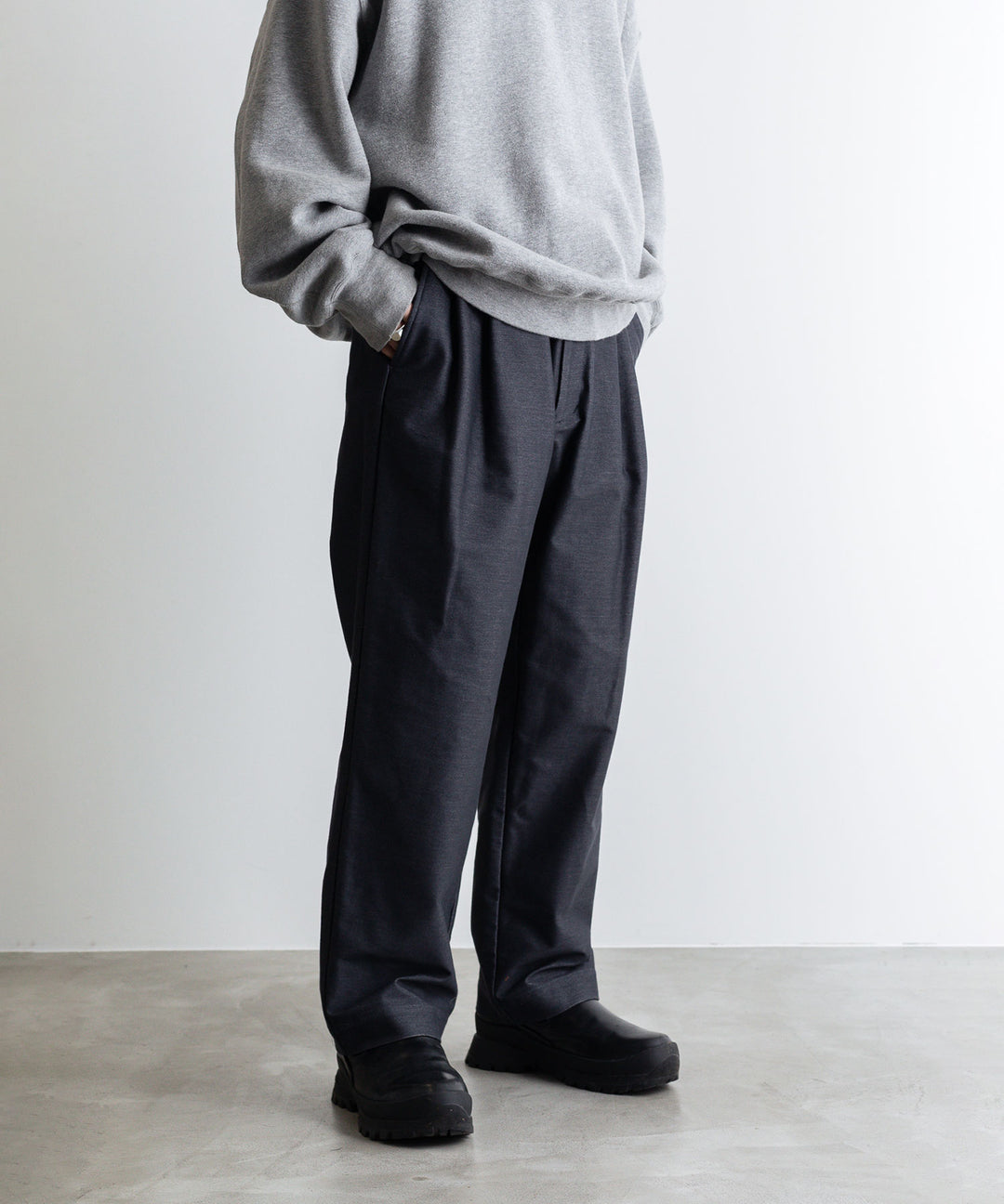 【KANEMASA】カネマサのニットデニム PIECE DYEING DENIM HIGH GAUGE JERSEY TUCK PANTS - NAVY