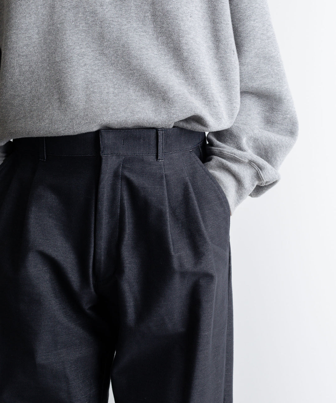 【KANEMASA】カネマサのニットデニム PIECE DYEING DENIM HIGH GAUGE JERSEY TUCK PANTS - NAVY