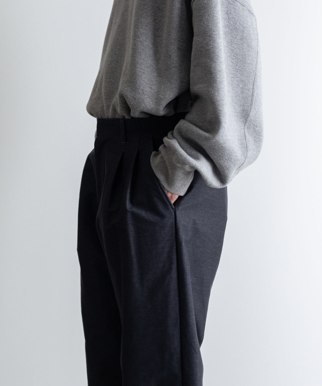 【KANEMASA】カネマサのニットデニム PIECE DYEING DENIM HIGH GAUGE JERSEY TUCK PANTS - NAVY