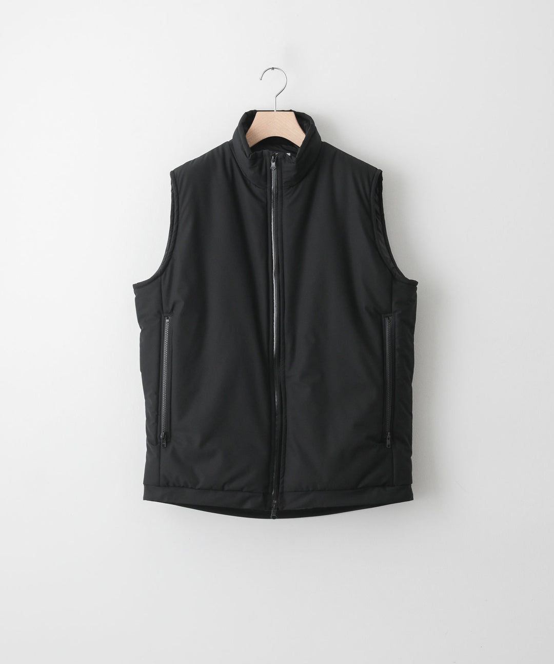 INTERIM(インテリム)の22AWコレクションのHYPER BIG HI-LOFT WATER PROOF INSULATED VESTのBLACK