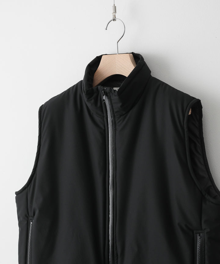 INTERIM(インテリム)の中綿ベスト 22AWコレクションのHYPER BIG HI-LOFT WATER PROOF INSULATED VESTのBLACK