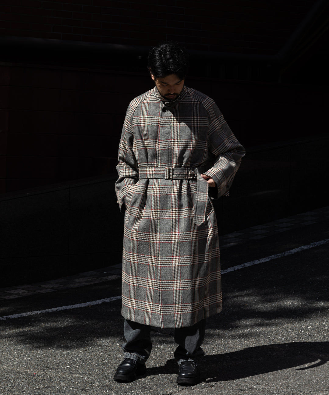 INTÉRIM(インテリム)のHYPER BIG HOUNDSTOOTH CHECK PLAID SINGLE RAGLAN BELTED OVER COAT - GRANITE GREY CHECK
