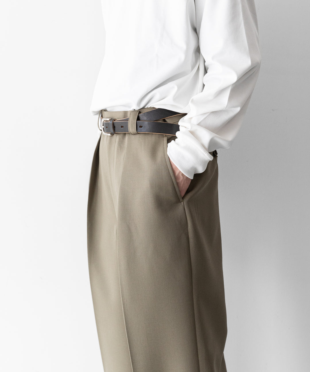 【INTÉRIM】インテリムのバギースラックスWOOL MOHAIR GABERDINE 1-TUCK BAGGY SLACKS インテリム 22aw 公式通販サイト session福岡セレクトショップ