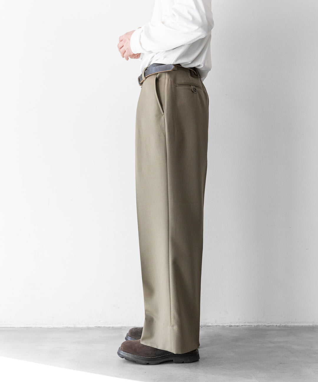 【INTÉRIM】インテリムのバギースラックスWOOL MOHAIR GABERDINE 1-TUCK BAGGY SLACKS インテリム 22aw 公式通販サイト session福岡セレクトショップ
