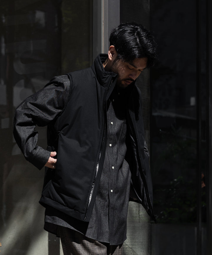 INTERIM(インテリム)の中綿ベスト 22AWコレクションのHYPER BIG HI-LOFT WATER PROOF INSULATED VESTのBLACK