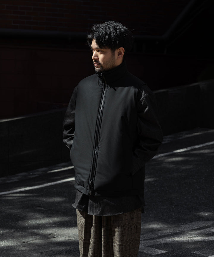 INTERIM(インテリム)の中綿ベスト 22AWコレクションのHYPER BIG HI-LOFT WATER PROOF INSULATED VESTのBLACK
