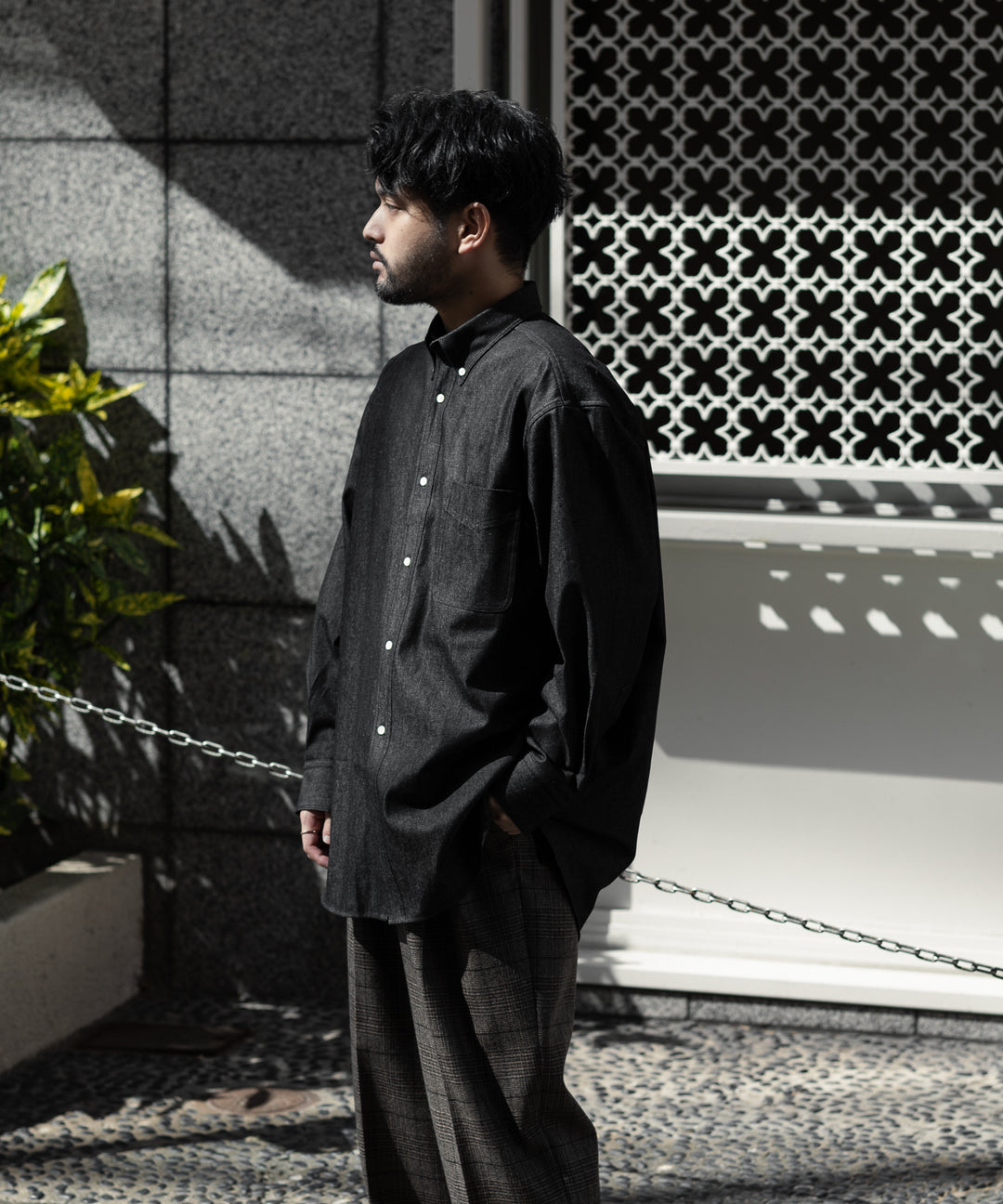 INTÉRIM(インテリム)のブラックデニムシャツ 90&
