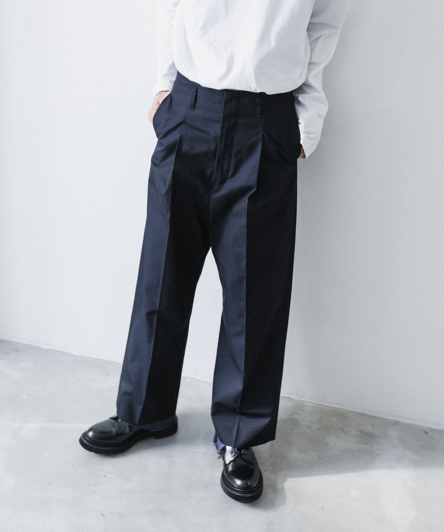 Rich I UNCLE TUCK TAPERED TROUSERS スラックス-