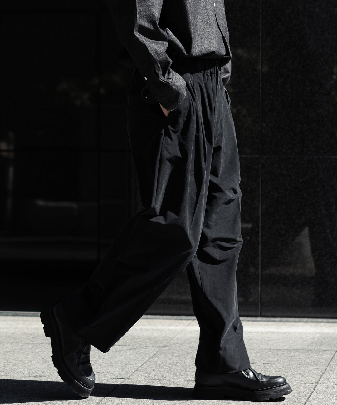 【KANEMASA】FIBRIL CUPRO VINTAGE EASY TUCK PANTS  - BLACK